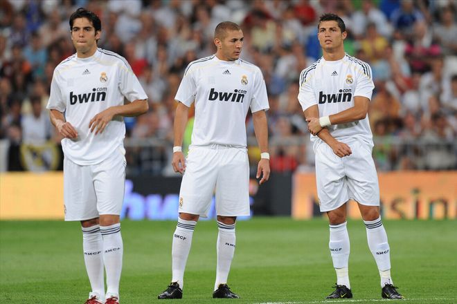 穆勒领衔拜仁，皇马依赖本泽马，两个顶尖射手间的对决引发球迷热议的简单介绍