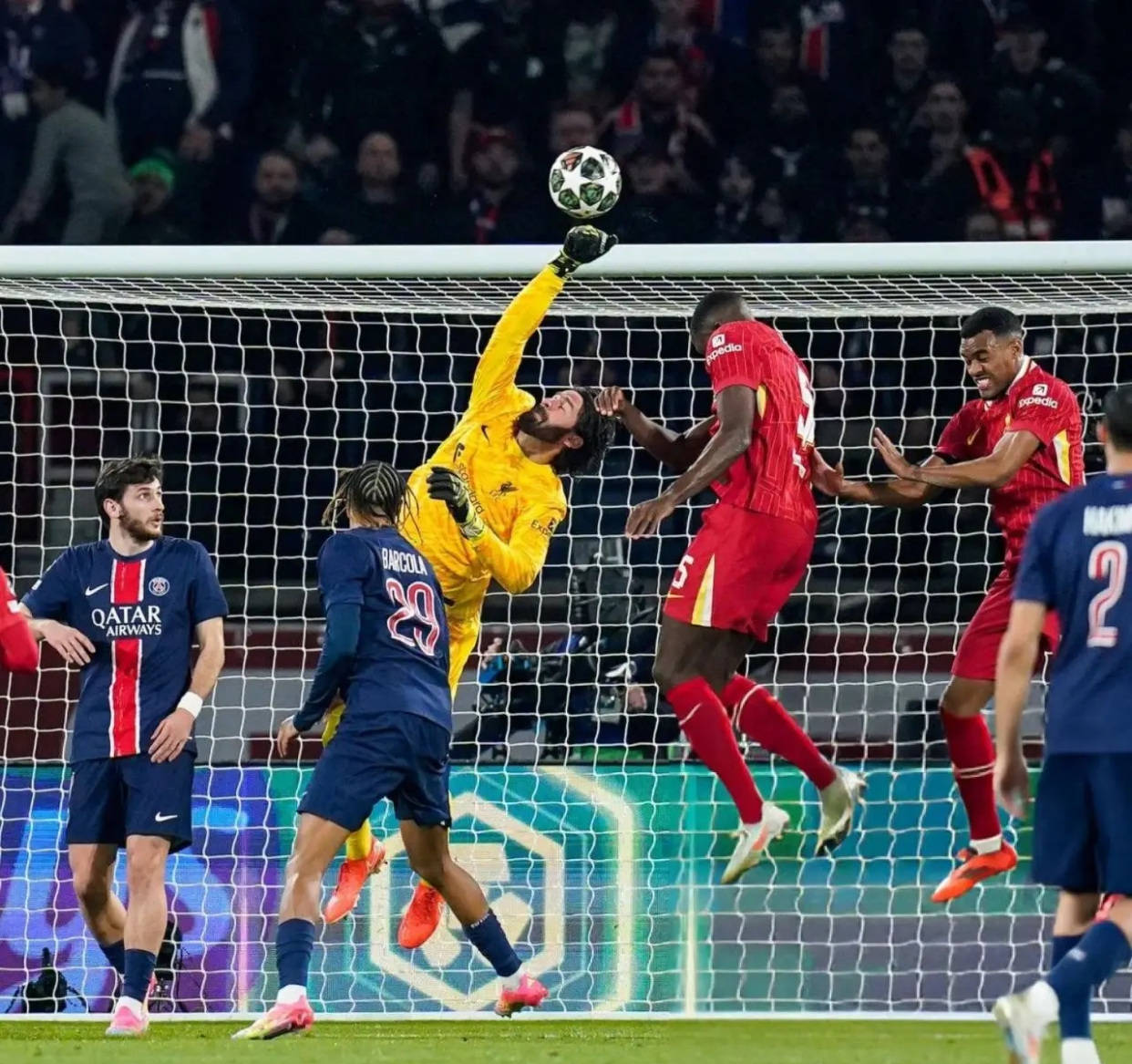 南安普顿球队稳健获胜近期英超比赛(南安普顿英超战绩)