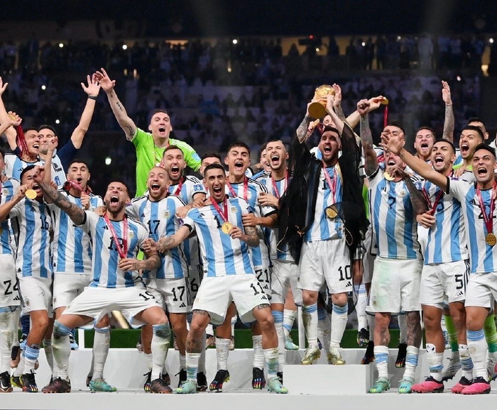 关于阿根廷国家队战胜秘鲁，成功闯入世界杯的信息