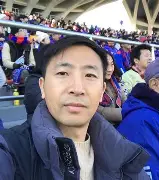 主场气氛热烈，球迷助威成为帮手