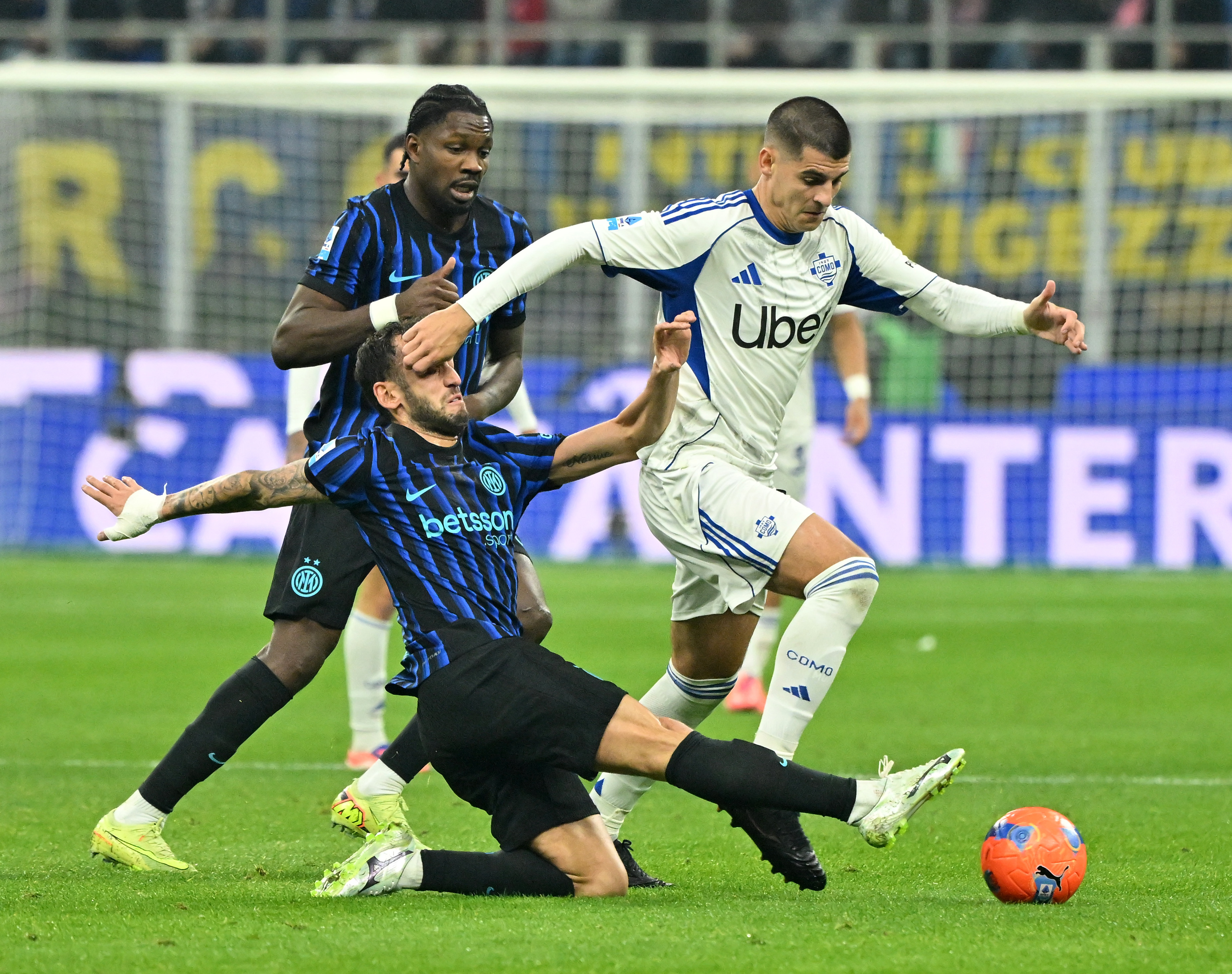 意大利队战胜强敌，成功晋级