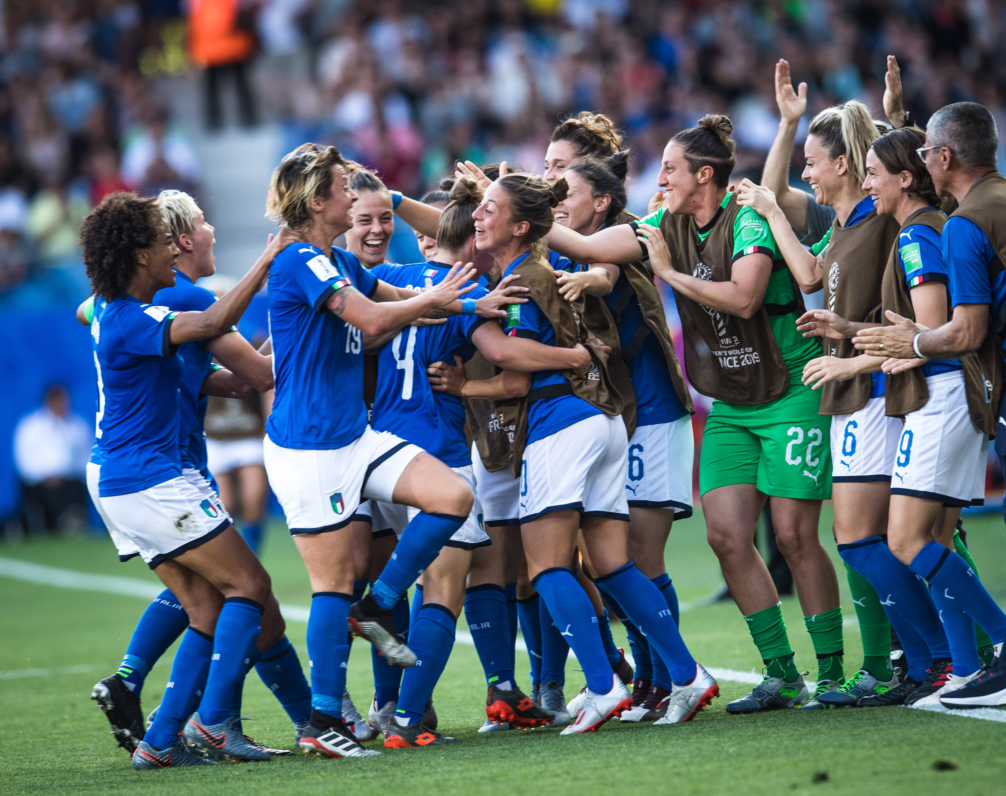 意大利队战胜强敌，成功晋级